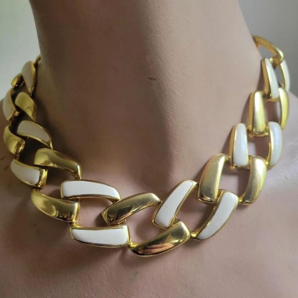 Vintage Gold White Enamel Chunky Link Curb Chain Collar Necklace Preppy 80s 90s - Picture 2 of 7